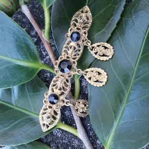 VINTAGE Ornate Black & Gold Colored Brooch